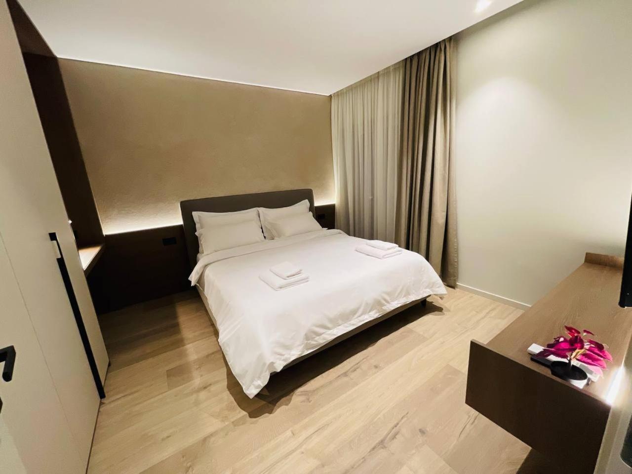 Two Steps Apartments 티라나 외부 사진
